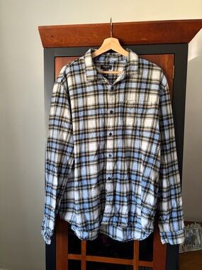 Forever 21 Men's Plaid Button-Down Shirt in White, Black & Blue